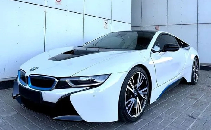 194 Спорткар BMW I8 без водія на фотозйомку відео 194 Спорткар BMW I8 без водія на фотозйомку відео