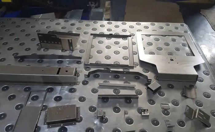 РОБОТА У БЛЕКАУТ! Виготовлення та проєктування виробів із металу.