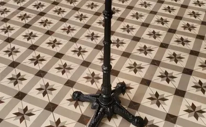 Стильні Барні Столи та Високі Коктейльні Столики для Вашого Свята під Ключ!