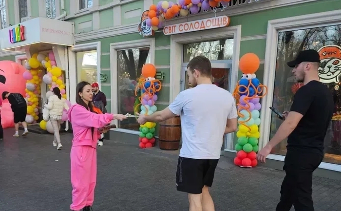 Услуги промоутеров в Одессе: качественная раздача флаеров и листовок!