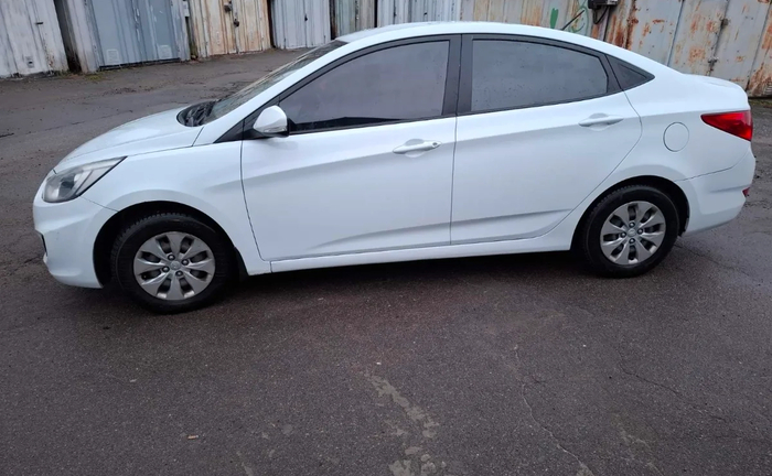 Автомобіль Хундай Акцент Автомобіль Хундай Акцент