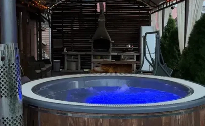 Для компаній 1500/год. Будинок з басейном, джакузі, мангалом, лазнею Для компаній 1500/год. Будинок з басейном, джакузі, мангалом, лазнею