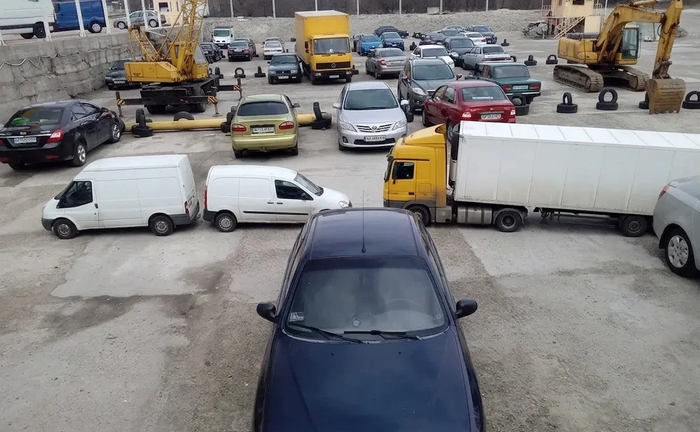 Паркомісце для спецтехніки з охороною та зручним заїздом