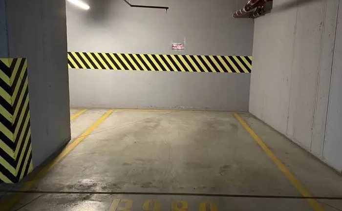 Місце на паркінгу подобово, зручно і безпечно