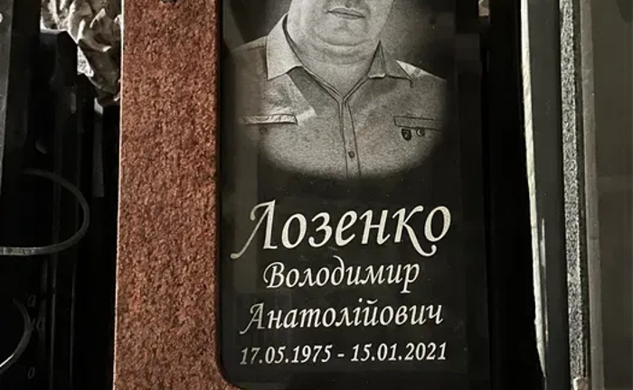 Вироби з граніту, пам’ятники. Гранітні пам’ятники, вази,