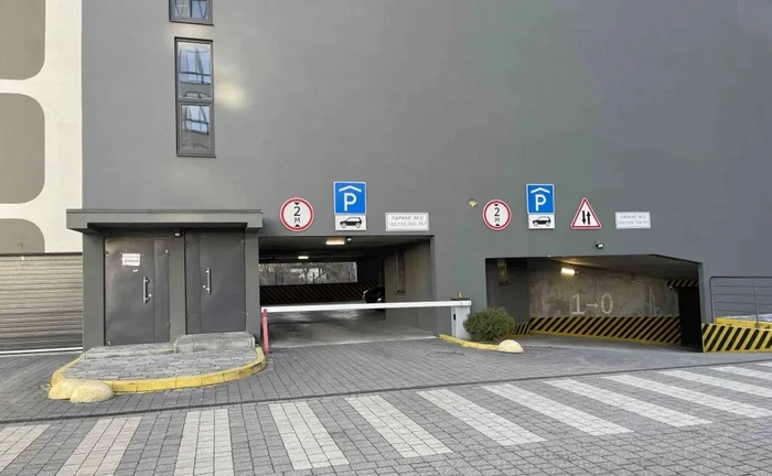 Місце для авто в Парус Сіті: зручний заїзд