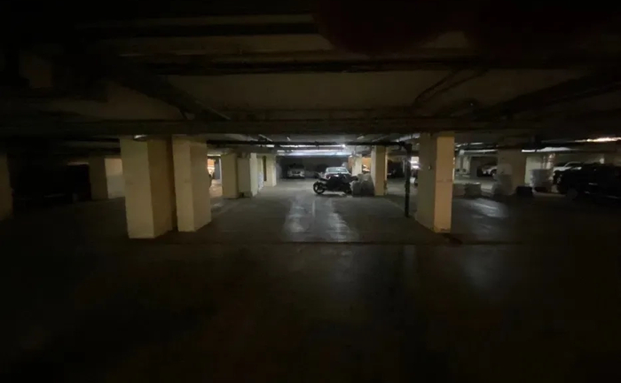 Паркомісце зі зручним заїздом!