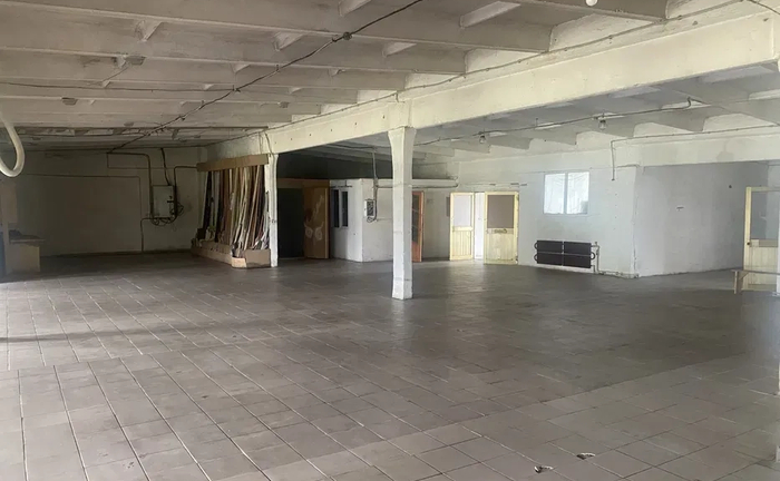 Виробниче Приміщення 700 м². Зручний Під'їзд, Власна Територія!