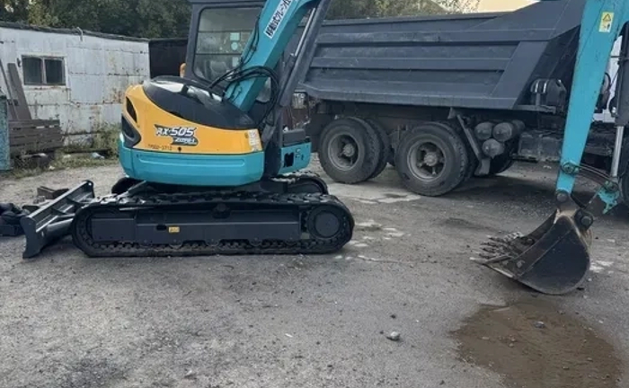 Надаємо послуги міні-екскаватора Надаємо послуги міні-екскаватора