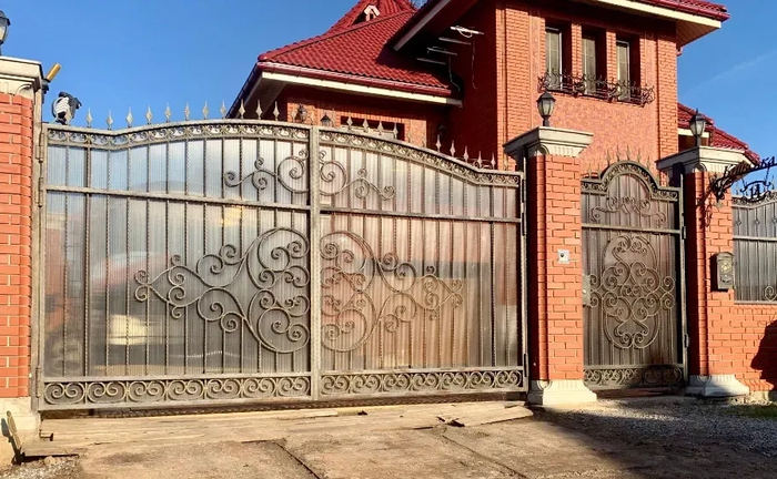 Ворота в'їзні: розпашні, ковані, ролети, ролетні, відкатні Ворота в'їзні: розпашні, ковані, ролети, ролетні, відкатні