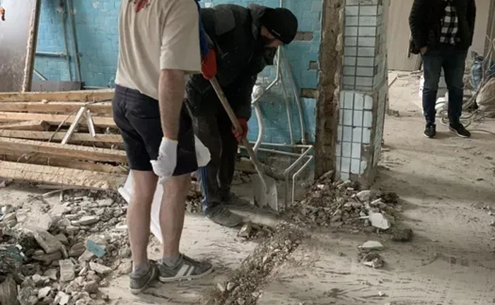 Демонтажні роботи будь якої складності з вивезення сміття.