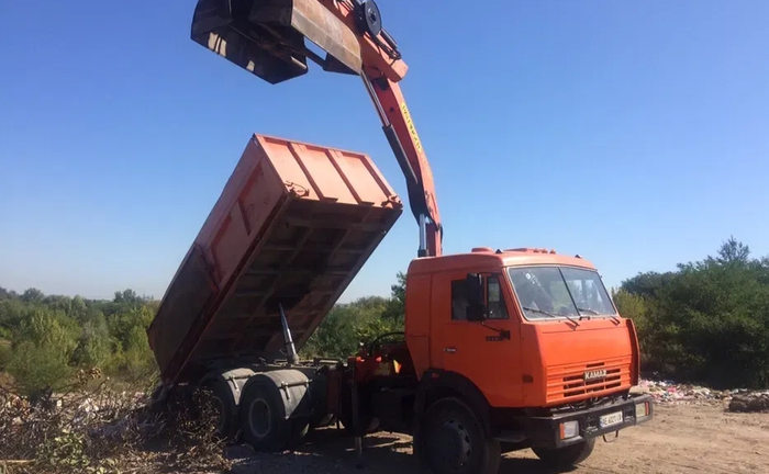 Камаз Маніпулятор + грейдерний ківш Камаз Маніпулятор + грейдерний ківш