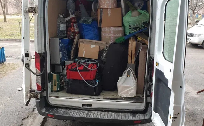 Надійні вантажні перевезення в Україні: Доступне вантажне таксі, професійні вантажники, вивіз сміття та авто з гідробортом.