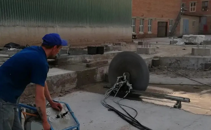 Демонтаж басейну від 9 800 ₴/кв.м Демонтаж басейну від 9 800 ₴/кв.м