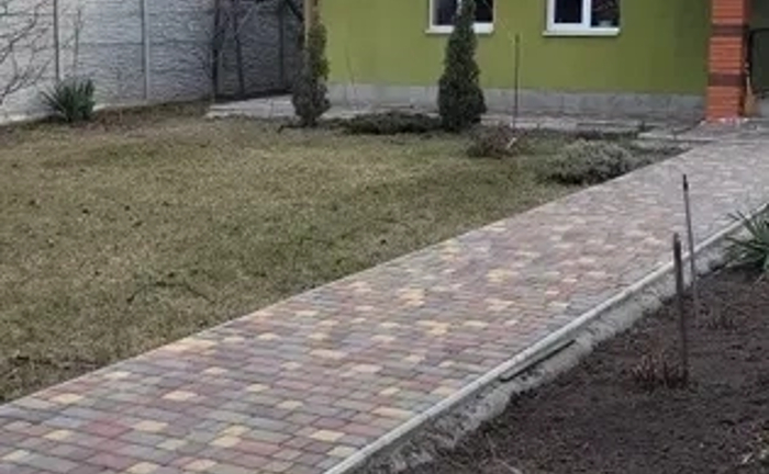 Прибирання ділянки , покос трави спилювання дерев Прибирання ділянки , покос трави спилювання дерев