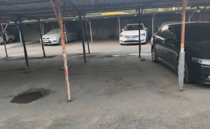 Місце на парковці з охороною 24/7