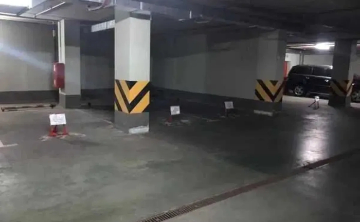 Паркомісце в підземному паркінгу