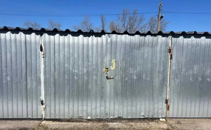 Надійний гараж з охороною та світлом