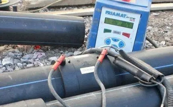 Терморегуляторне зварювання поліетиленових труб