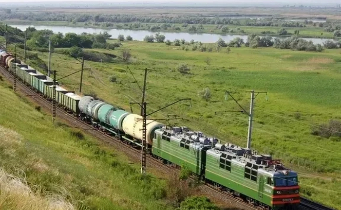 Вагон-цистерна-вільна під налив.