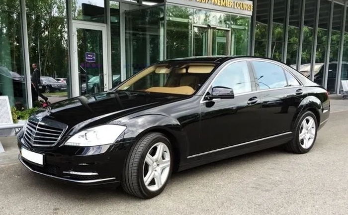 099 Авто на весілля Vip-авто Mercedes W221 S500 original restyle чорний