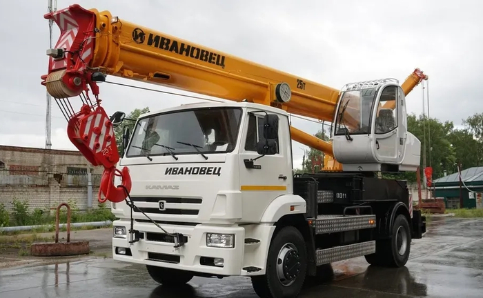 Автокран 10-14 тонн. Автокран 10-14 тонн.
