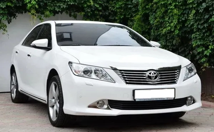153 Авто на весілля Toyota Camry V50 білий 153 Авто на весілля Toyota Camry V50 білий