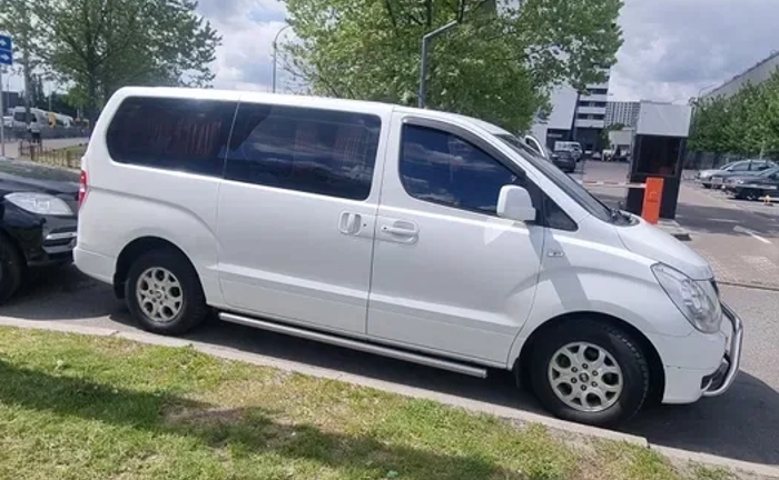 Мікроавтобус Hyundai H1 Мікроавтобус Hyundai H1