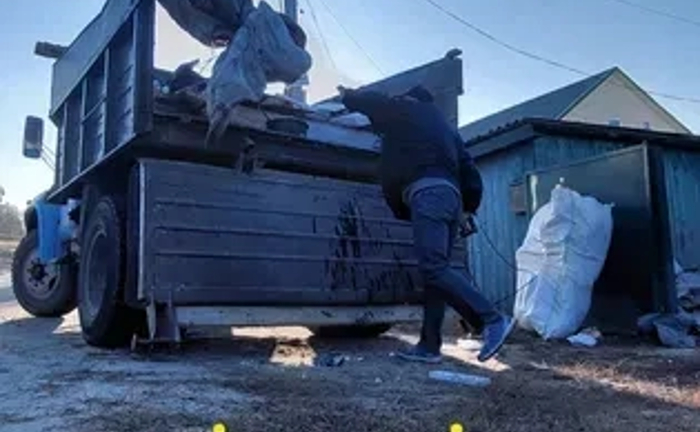 Вивіз будівельного та побутового сміття хламу непотрібних речей гілля