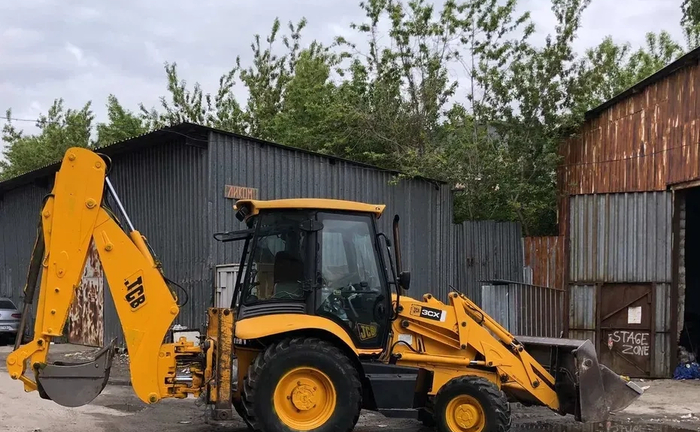 Екскаватор JCB 3-4CX. Вивіз листя, Вишгород, Чорнозем з поля Екскаватор JCB 3-4CX. Вивіз листя, Вишгород, Чорнозем з поля