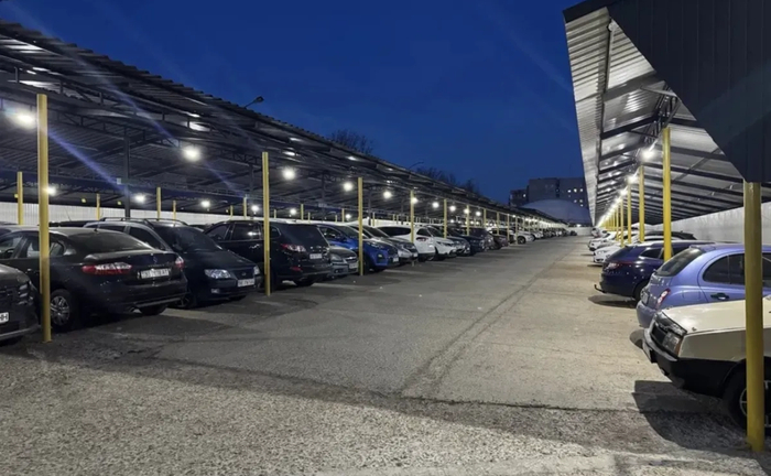 Паркінг, автостоянка крита територія.