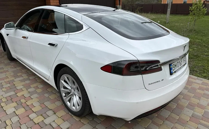 Автомобіль Tesla, під викуп. Надійно