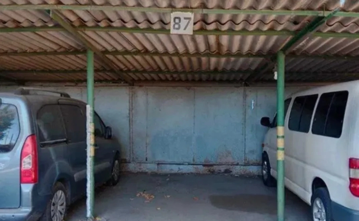 Паркомісце на стоянці під охороною