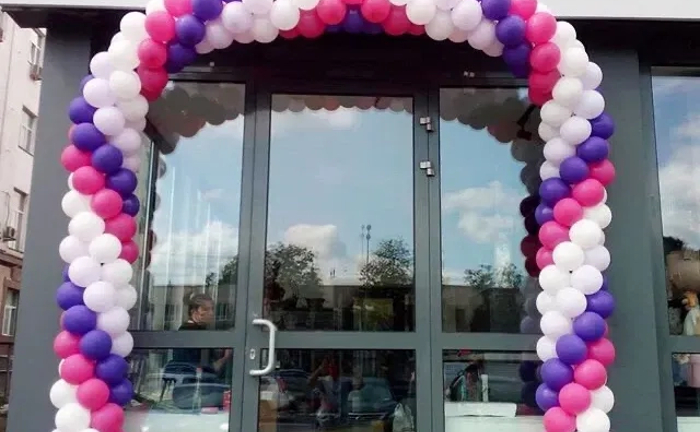 Відкриття закладу оформлення шарами кульками Відкриття закладу оформлення шарами кульками