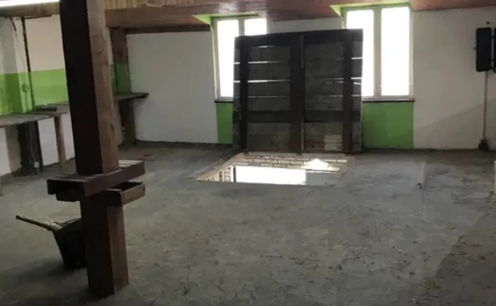 Великий гараж на довгий термін