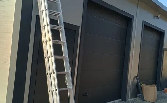 Драбина універсальна (9 метрів) — трисекційна, алюмінієва Драбина універсальна (9 метрів) — трисекційна, алюмінієва