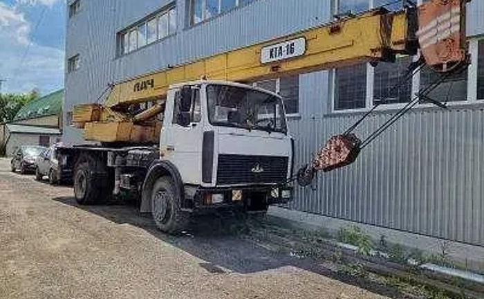 Послуги крана 16 тонн стріли 21 метра Послуги крана 16 тонн стріли 21 метра