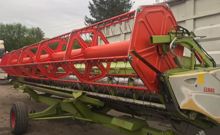 Жниварка CLAAS Vario 750 надійна та швидка Жниварка CLAAS Vario 750 надійна та швидка