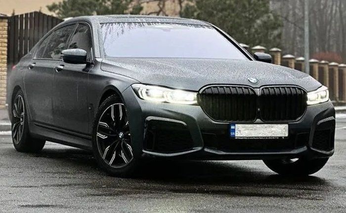 353 BMW M760 LI без водія або з водієм 353 BMW M760 LI без водія або з водієм