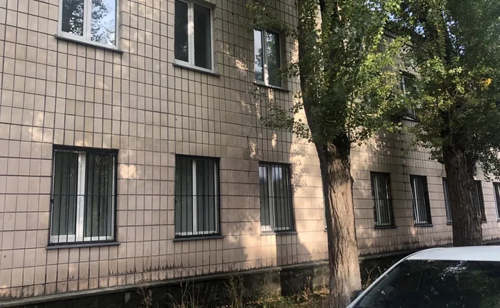 Офісне Приміщення 20 м. кв. біля Севастопольської Площі (Київ). Зручна Транспортна Розв'язка!