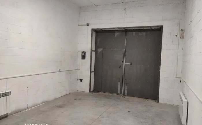 Універсальний бокс під бізнес, зручний заїзд