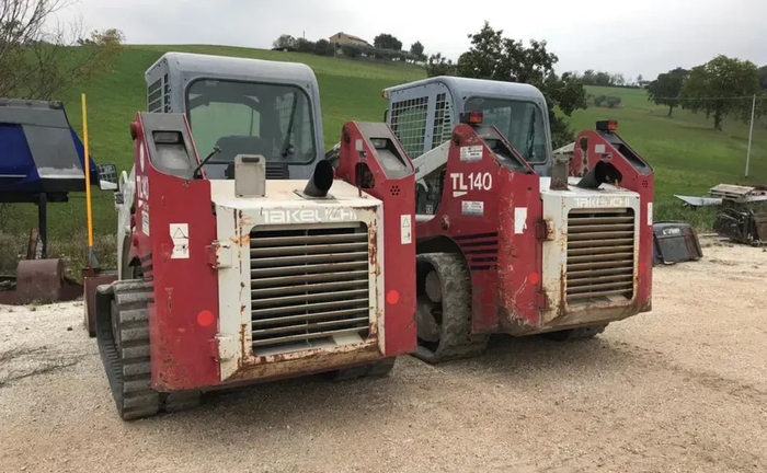 Послуги міні-навантажувача Takeuchi TL140 Послуги міні-навантажувача Takeuchi TL140