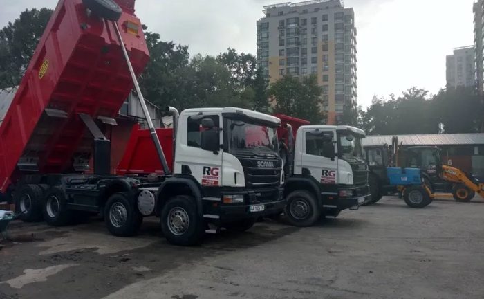 Послуги самоскидів 30 тон. Перевезення тридцятками Послуги самоскидів 30 тон. Перевезення тридцятками