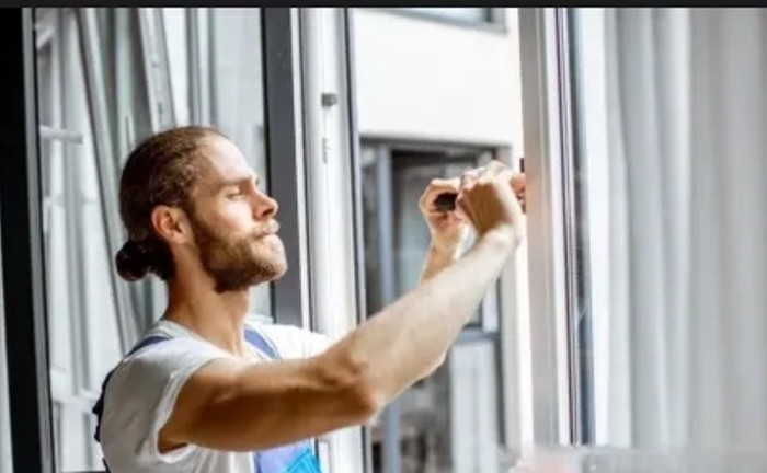 Ремонт вікон, дверей та склопакетів.