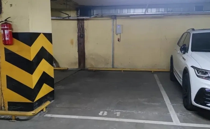 Паркомісце у підземному паркінгу