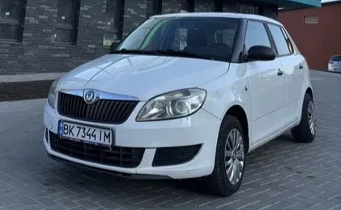 Оренда Skoda Fabia 1.2 HTP газ/бензин 3000/тиждень Оренда Skoda Fabia 1.2 HTP газ/бензин 3000/тиждень