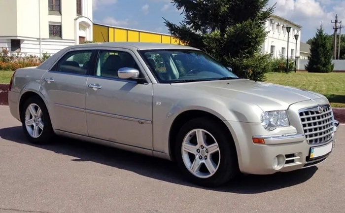 131 Авто на весілля Chrysler 300C шампань замовити