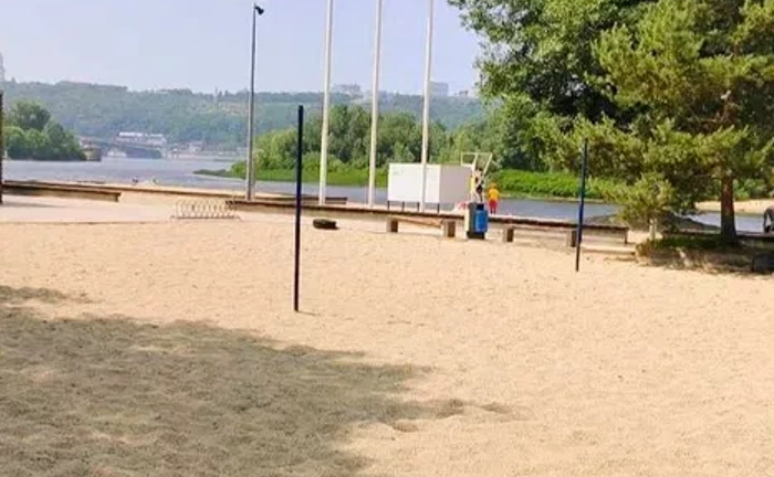 Бесідка з мангалом для активного відпочинку. Гідропарк. Бесідка з мангалом для активного відпочинку. Гідропарк.