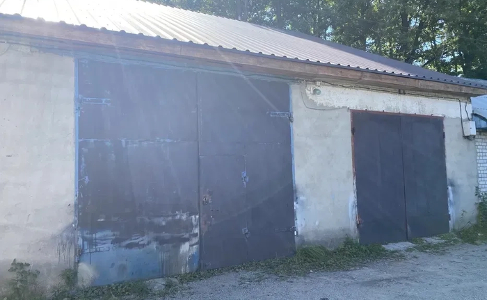 Просторий гараж, зручне розташування