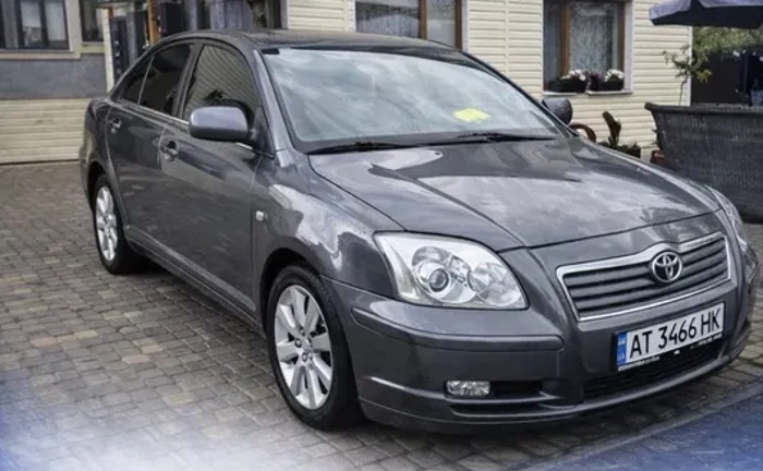 Авто Toyota Avensis — надійна та економна